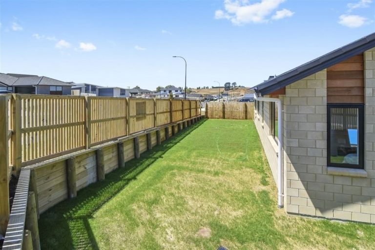 Photo of property in 1 Waikaka Place, Rototuna North, Hamilton, 3210