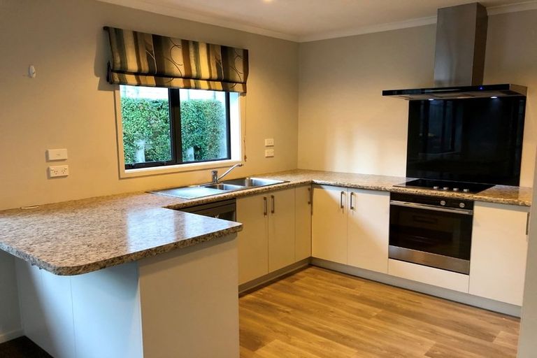 Photo of property in 98a Kawaha Point Road, Kawaha Point, Rotorua, 3010