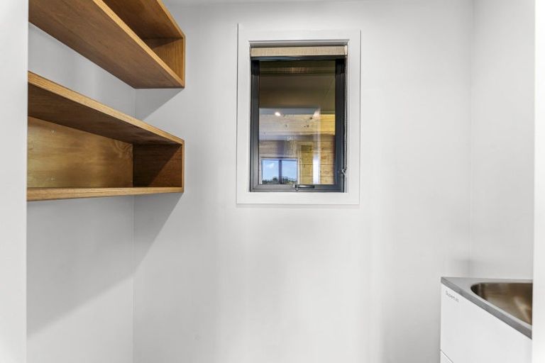 Photo of property in 120a Mangorei Road, Merrilands, New Plymouth, 4312