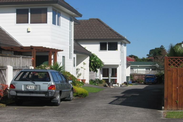 Photo of property in 2/7 Camden Place, Papatoetoe, Auckland, 2025