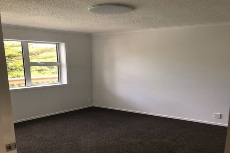 Photo of property in 2/74 Creswick Terrace, Northland, Wellington, 6012