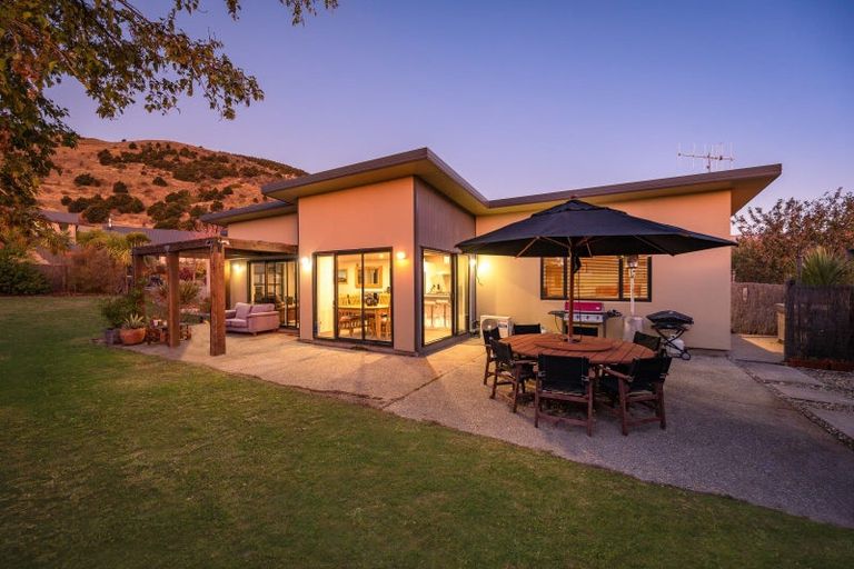 Photo of property in 57 Rob Roy Lane, Wanaka, 9305