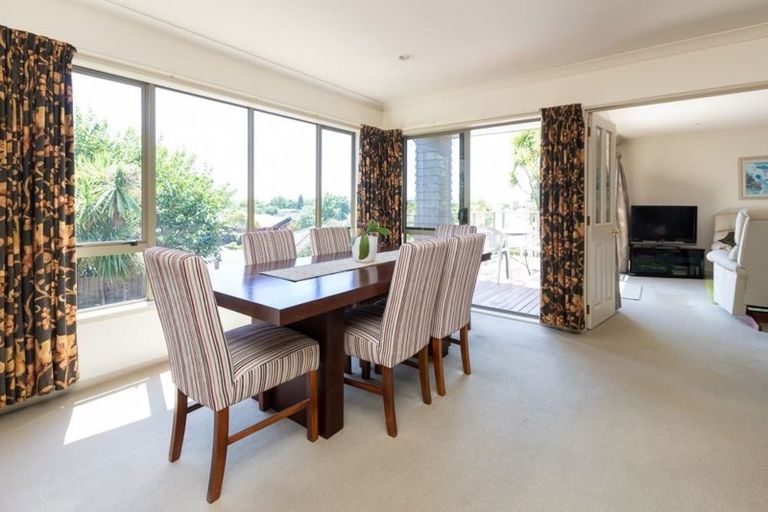 Photo of property in 22 Waipuna Place, Rototuna, Hamilton, 3210