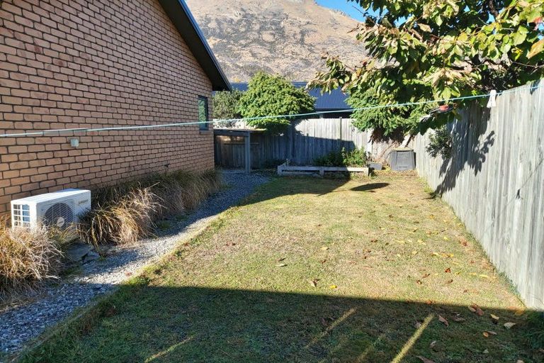Photo of property in 28 Onslow Road, Lake Hayes, Queenstown, 9304
