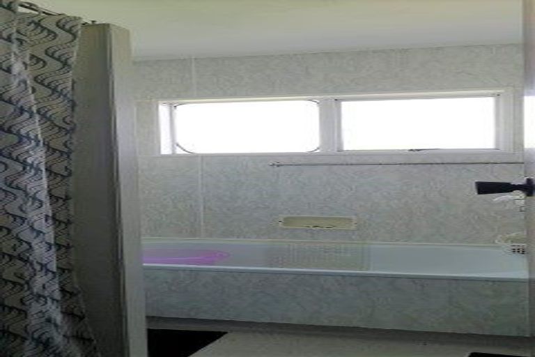 Photo of property in 1/31 Mana Avenue, Titahi Bay, Porirua, 5022