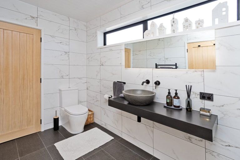 Photo of property in 68 Sunrise Drive, Seaward Bush, Invercargill, 9812