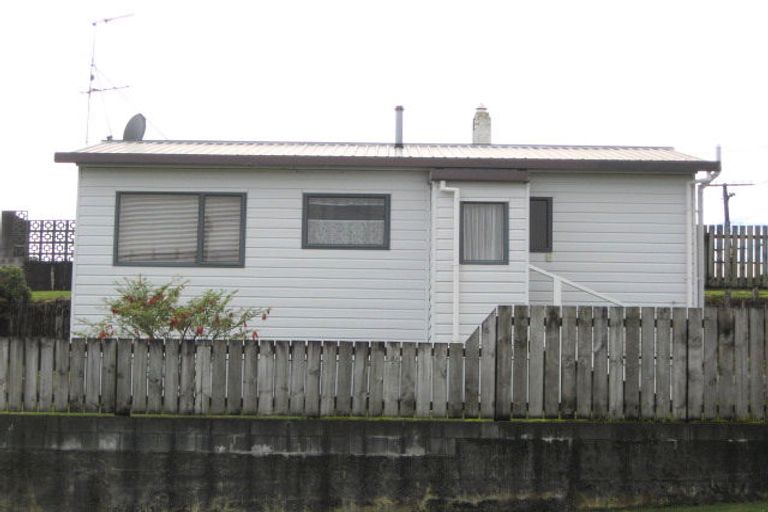 Photo of property in 110 Omata Road, Marfell, New Plymouth, 4310