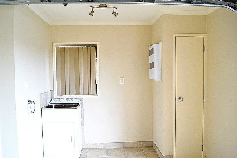 Photo of property in 27 Canyon Drive, Oteha, Auckland, 0632