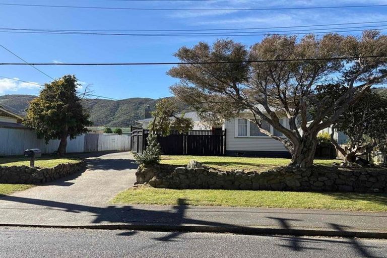 Photo of property in 100 Frederick Street, Wainuiomata, Lower Hutt, 5014