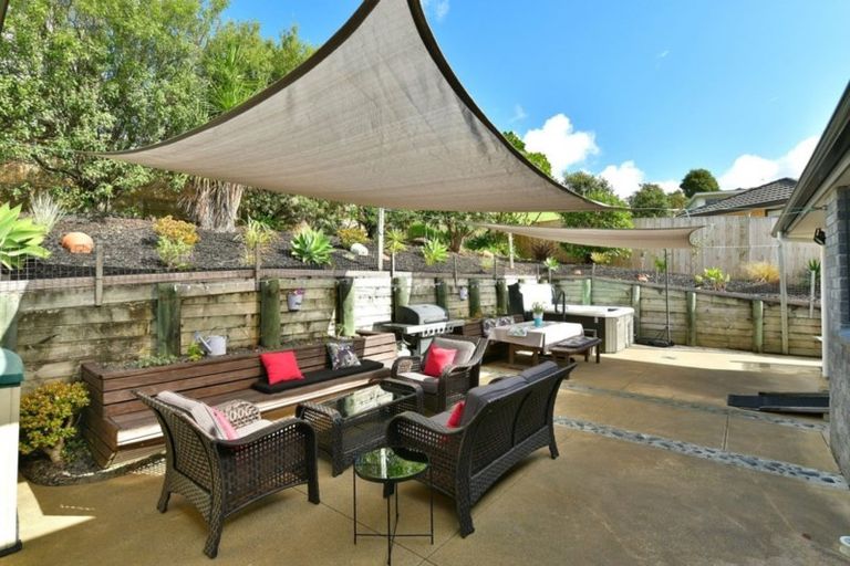 Photo of property in 11 Roberta Crescent, Orewa, 0931