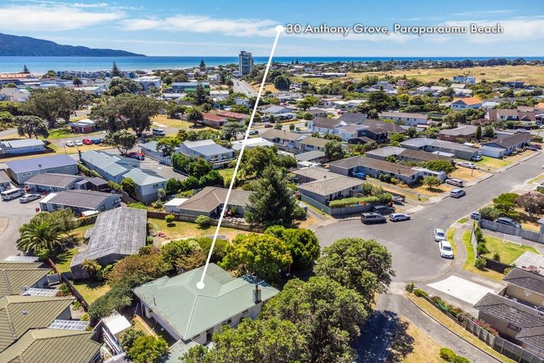 Photo of property in 30 Anthony Grove, Paraparaumu Beach, Paraparaumu, 5032