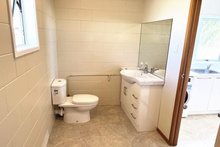 Photo of property in 14 Chelsea View Drive, Chatswood, Auckland, 0626