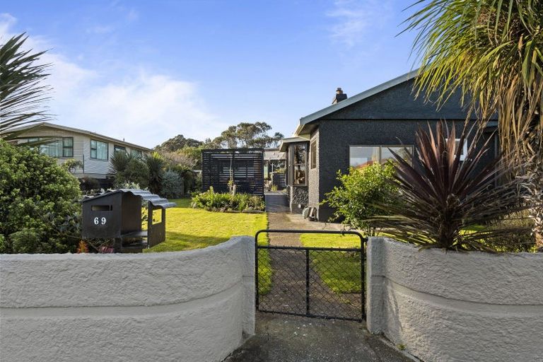 Photo of property in 69 Domett Street, Opunake, 4616