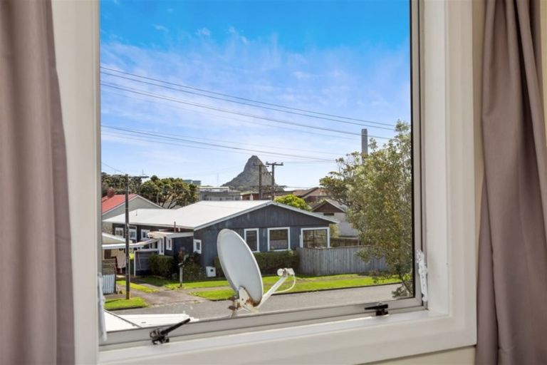 Photo of property in 3 Rainsford Street, Moturoa, New Plymouth, 4310