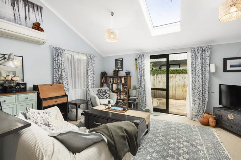 Photo of property in 114 Broderick Road, Johnsonville, Wellington, 6037