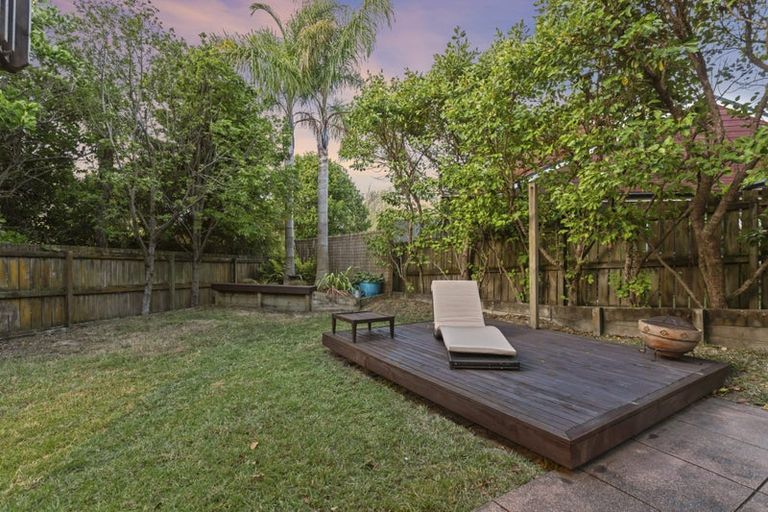 Photo of property in 13a Avonleigh Road, Green Bay, Auckland, 0604