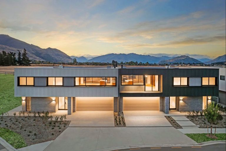 Photo of property in 27 Rubus Street, Wanaka, 9382