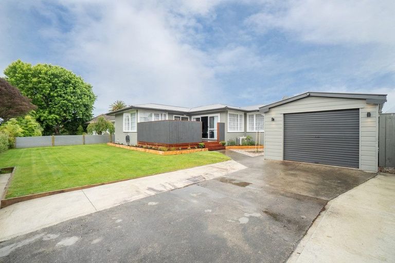 Photo of property in 2 Chester Crescent, West End, Palmerston North, 4410