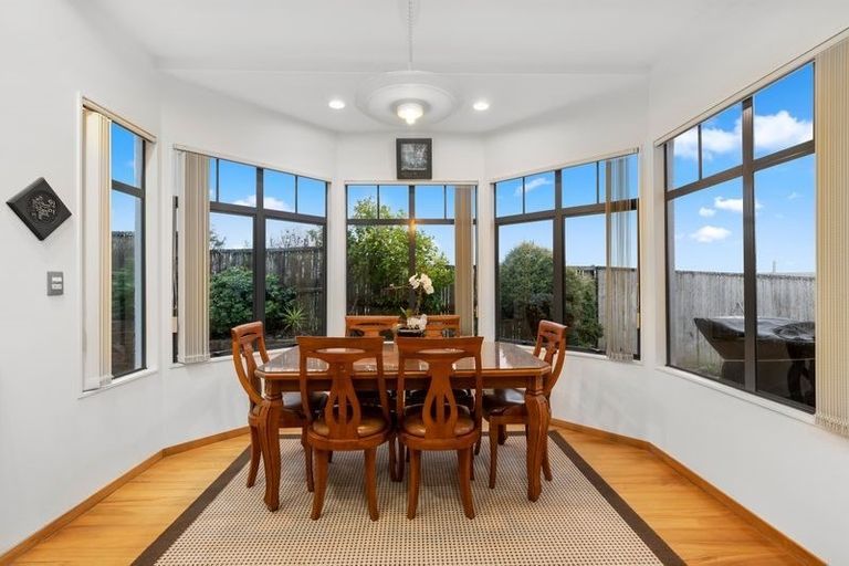 Photo of property in 28 St Clair Place, Browns Bay, Auckland, 0630