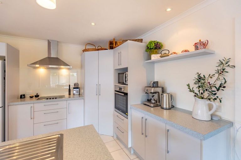 Photo of property in 6a Willow Drive, Taradale, Napier, 4112