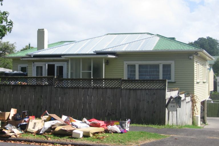 Photo of property in 1/2 Pine Street, New Lynn, Auckland, 0600