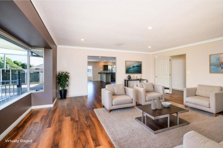 Photo of property in 27 Johnstone Drive, Fitzherbert, Palmerston North, 4410