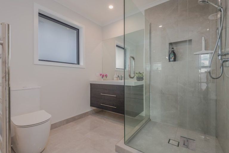 Photo of property in 90 Johnstone Drive, Fitzherbert, Palmerston North, 4410