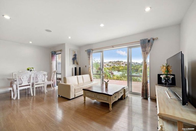 Photo of property in 36 Sohlue Place, Oteha, Auckland, 0632