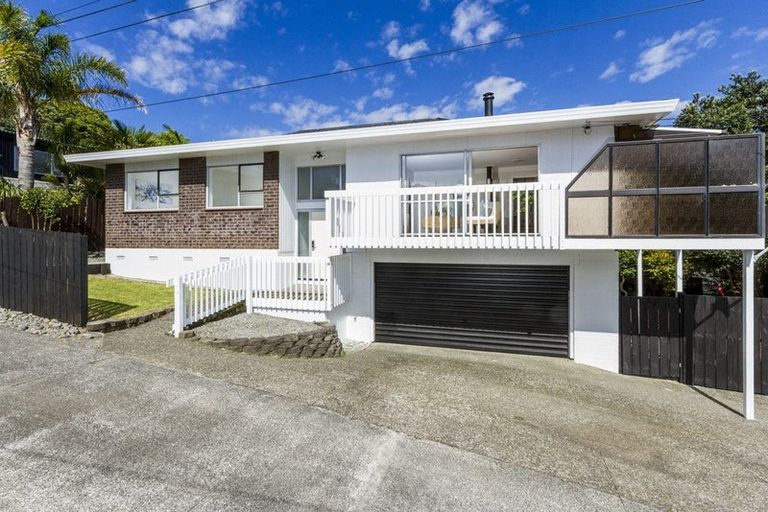 Photo of property in 1/24 Sandown Road, Rothesay Bay, Auckland, 0630