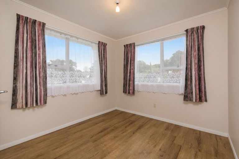 Photo of property in 24 Laurina Road, Sunnynook, Auckland, 0620