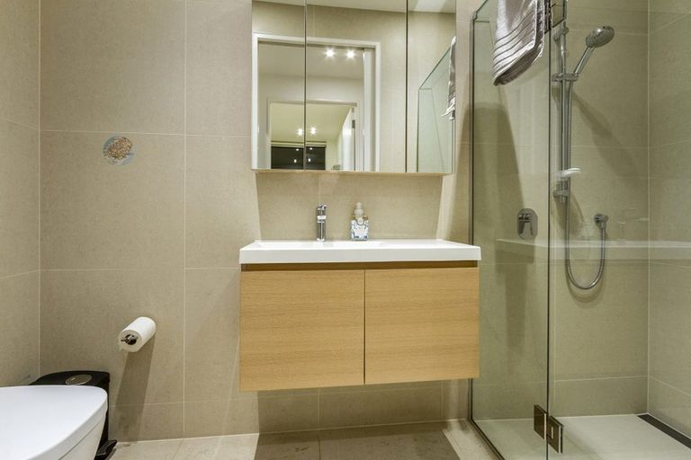 Photo of property in 21 Ocean View Road, Milford, Auckland, 0620