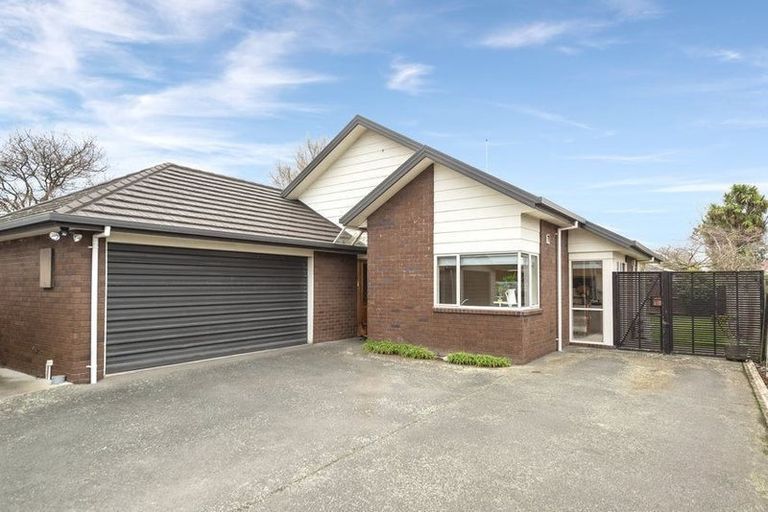 Photo of property in 9a Shaftesbury Street, Avonhead, Christchurch, 8042