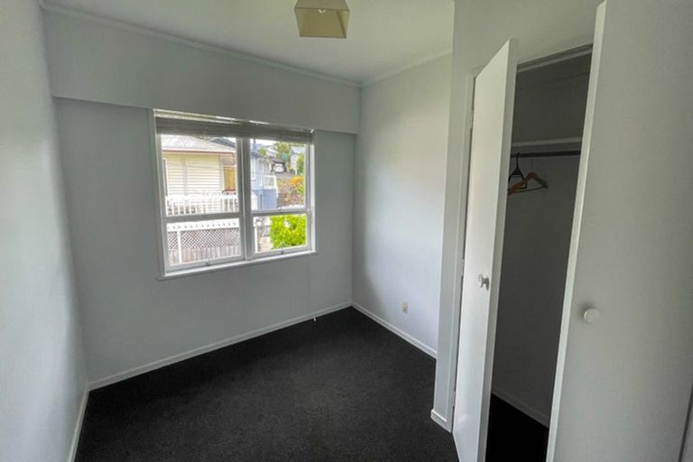 Photo of property in 15 Rerewai Place, Kelston, Auckland, 0602
