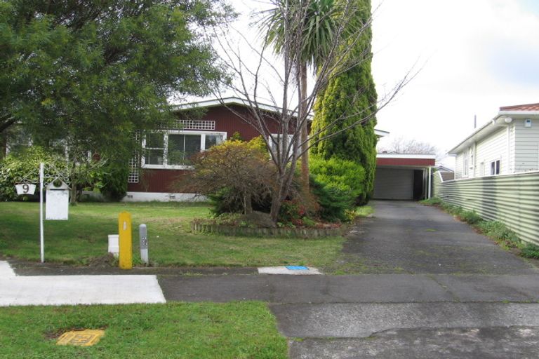 Photo of property in 9 Droylsden Place, Palmerston North, 4410