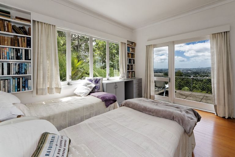 Photo of property in 3 Park Road, Titirangi, Auckland, 0604