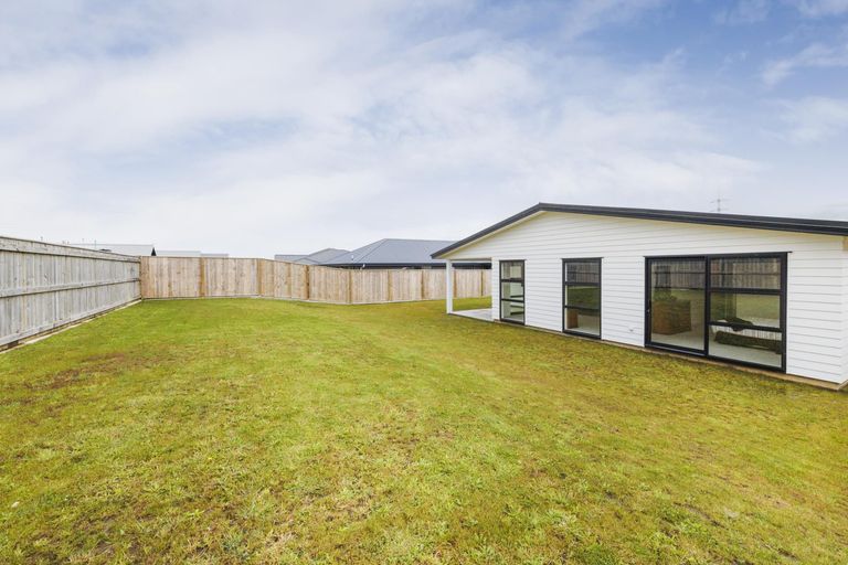 Photo of property in 3 Sardinia Grove, Fitzherbert, Palmerston North, 4410