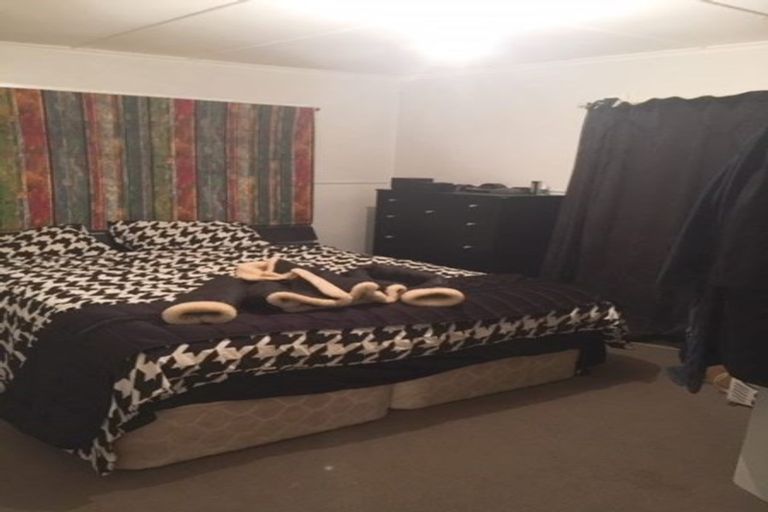 Photo of property in 122 Tawa Road, Kumeu, 0891