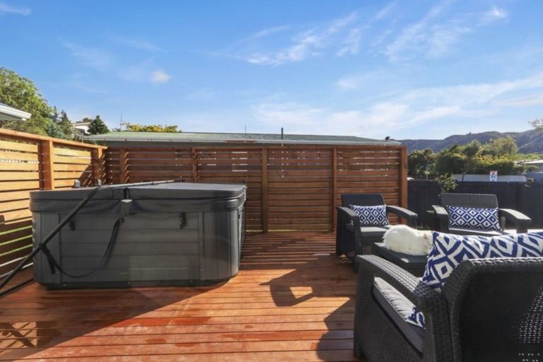 Photo of property in 279 Wellington Road, Wainuiomata, Lower Hutt, 5014