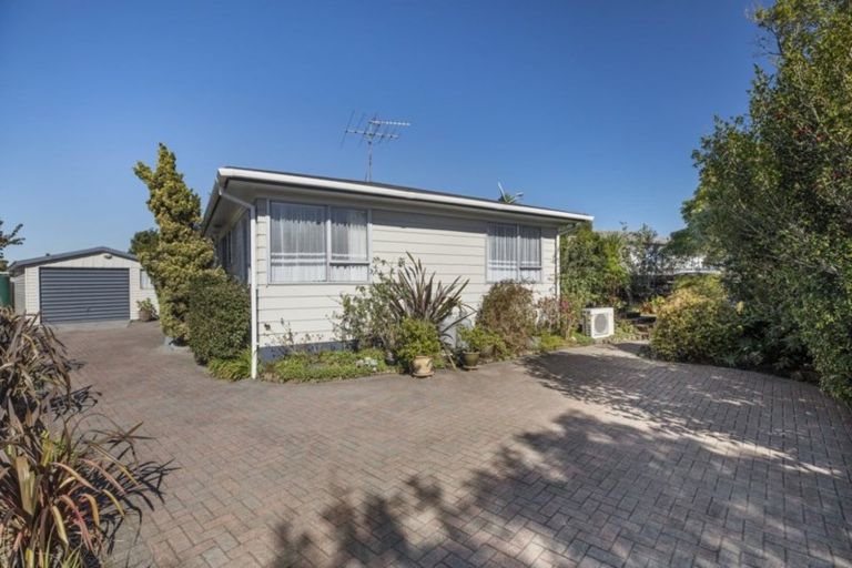 Photo of property in 25 Lipton Grove, Opaheke, Papakura, 2113