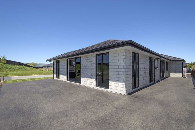 Photo of property in 32 Bill Harvey Drive, Halswell, Christchurch, 8025