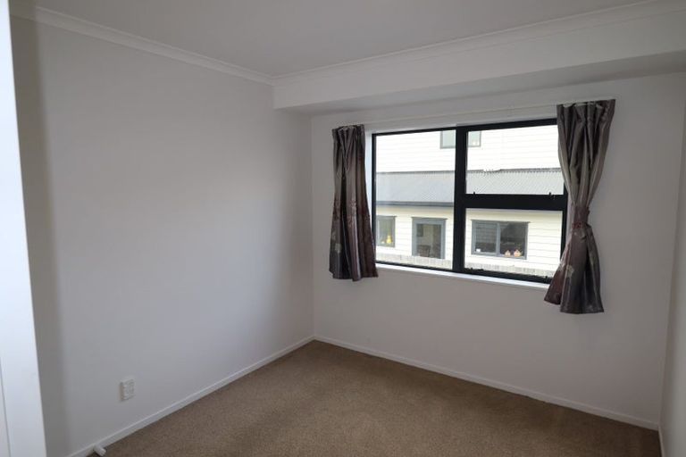 Photo of property in 7a Sandino Place, Grenada Village, Wellington, 6037