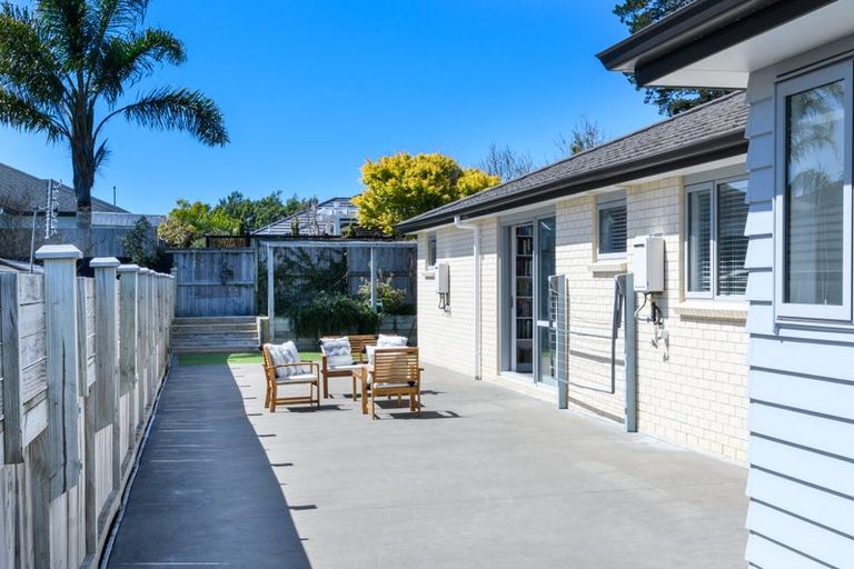 Photo of property in 21 Eric Farley Drive, Kumeu, 0810