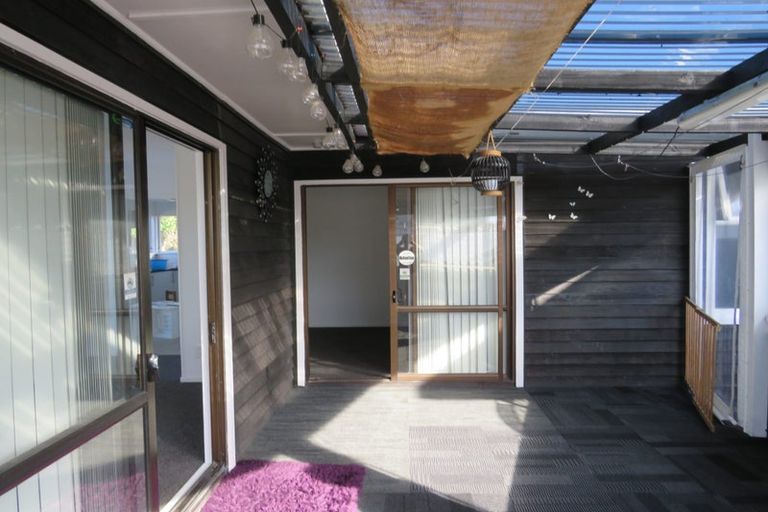 Photo of property in 3 Carbery Place, Manurewa, Auckland, 2102