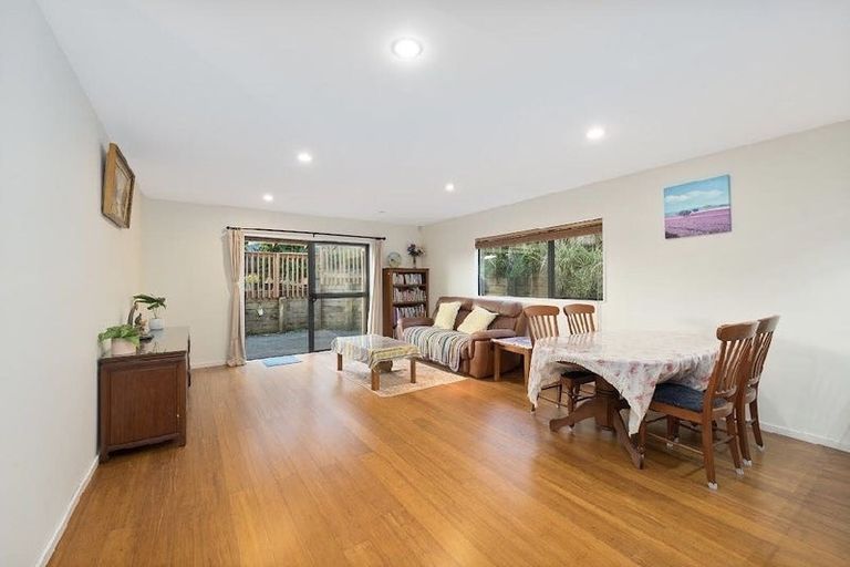 Photo of property in 37 Virginia Street, Henderson, Auckland, 0612