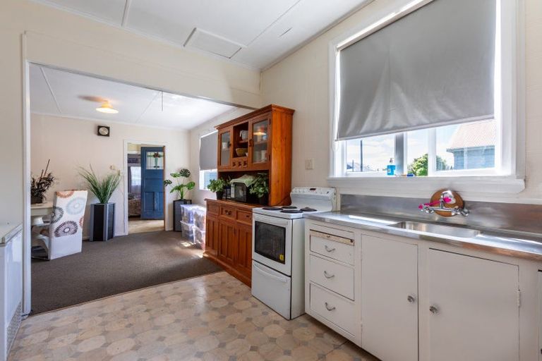 Photo of property in 2 Gladstone Street, Dannevirke, 4930