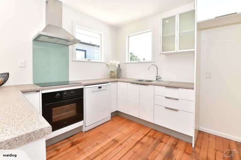 Photo of property in 25b Arrow Road, Forrest Hill, Auckland, 0620