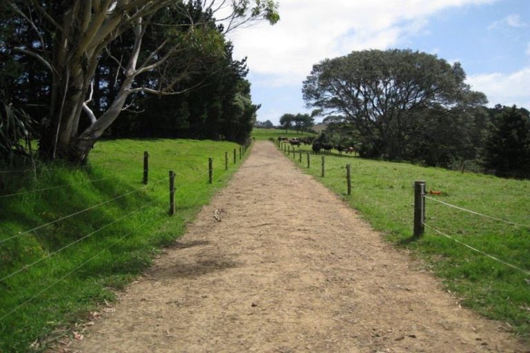 Photo of property in 366 Awhitu Central Road, Awhitu, 2684