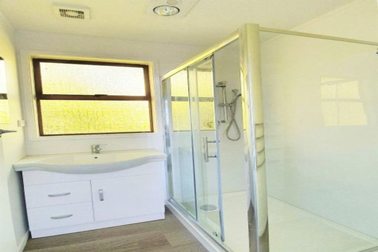 Photo of property in 19 Glen Norman Avenue, Henderson, Auckland, 0610