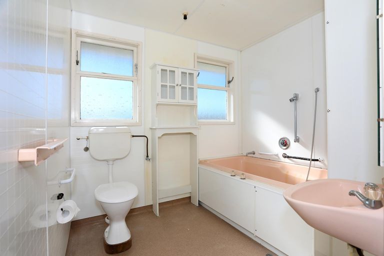 Photo of property in 42 Robinson Crescent, Westbrook, Palmerston North, 4412