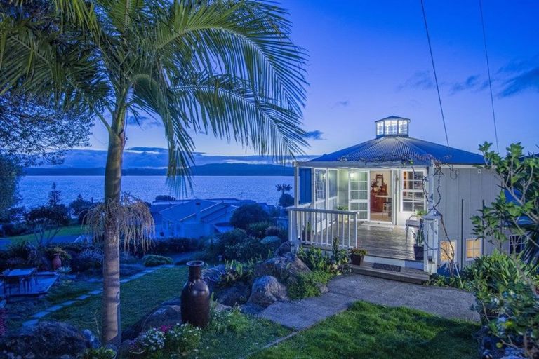 Photo of property in 2 Kaiwaka Road, Onerahi, Whangarei, 0110